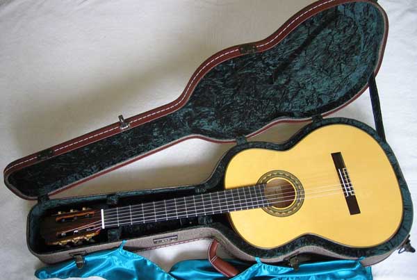 Milagro "El Gallo" Flamenco Guitar, Spruce /Spanish Cypress, Hardshell case -- by Neris Gonzalez Signed Label